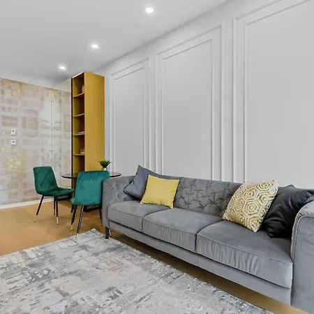 Lax Exquisite 1br,1bath -city Skyline Views Бухарест