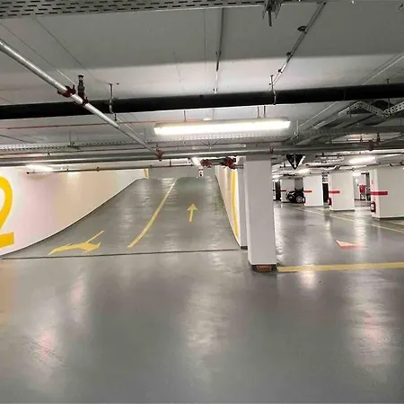 Lax Exquisite 1br,1bath -city Skyline Views * Βουκουρέστι