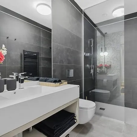 Lax Exquisite 1br,1bath -city Skyline Views *