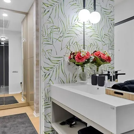 Lax Exquisite 1br,1bath -city Skyline Views Apartment *