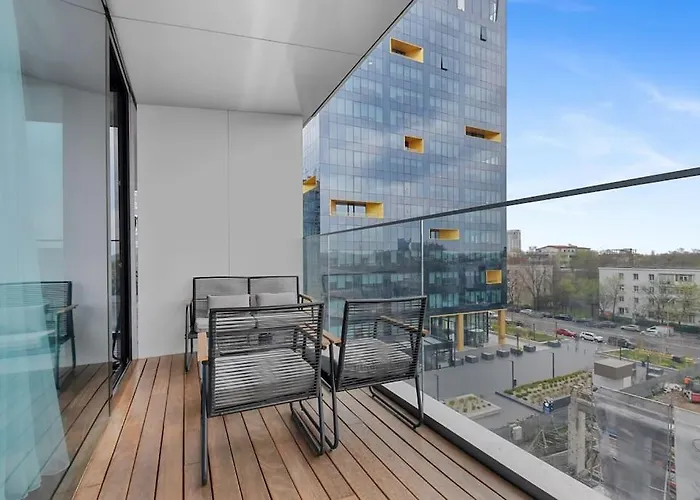 Lax Exquisite 1br,1bath -city Skyline Views Bucureşti