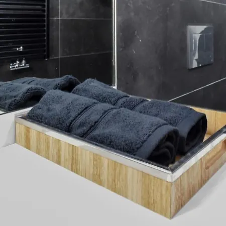 Lax Exquisite 1br,1bath -city Skyline Views