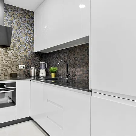 Lax Exquisite 1br,1bath -city Skyline Views *