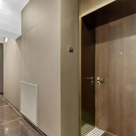Lax Exquisite 1br,1bath -city Skyline Views Бухарест