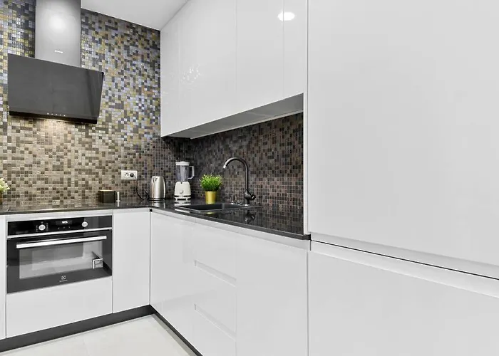 Lax Exquisite 1br,1bath -city Skyline Views *